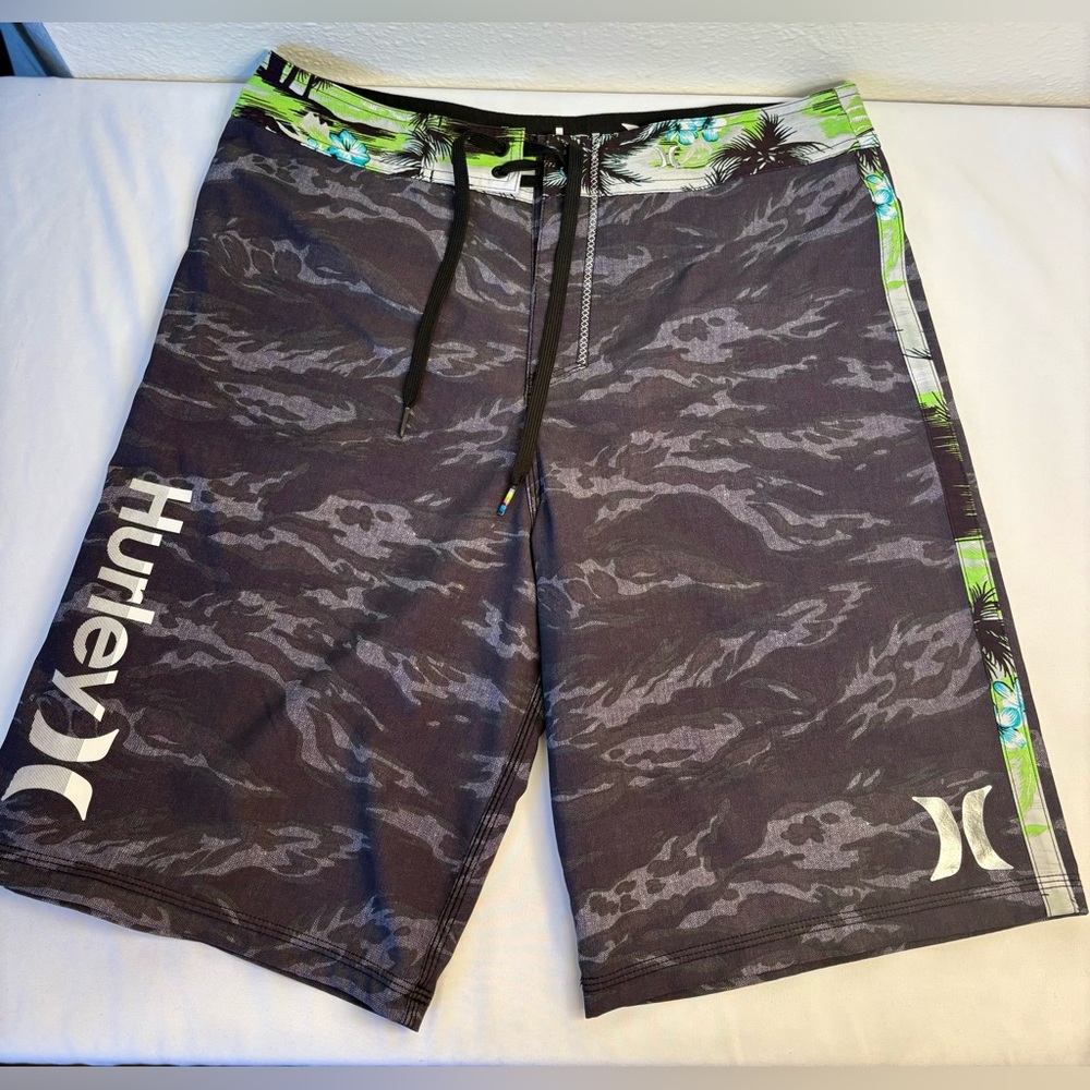 Hurley Gray Black Camo Swim Trunks with Lime Trim - Sz 32 - Picture 2 of 7